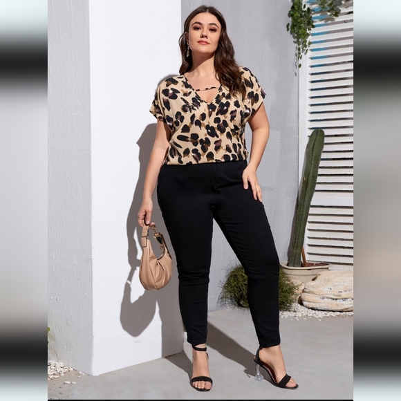 NWOT Shein PLUS Size Leopard Print Short Sleeve Blouse - Picture 4 of 4